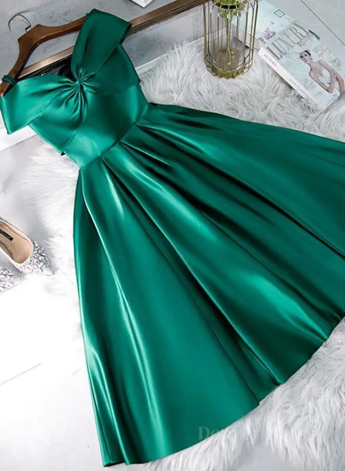 Cute Off Shoulder Green Satin Short Prom Dresses Off the Shoulder Green Homecoming Dresses Green Formal Evening Dresses